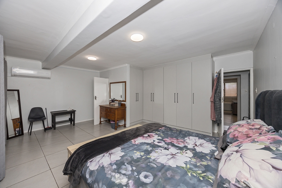 7 Bedroom Property for Sale in Sonstraal Western Cape